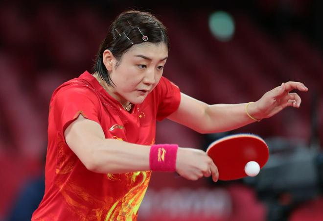 在中场附近 在中场附近