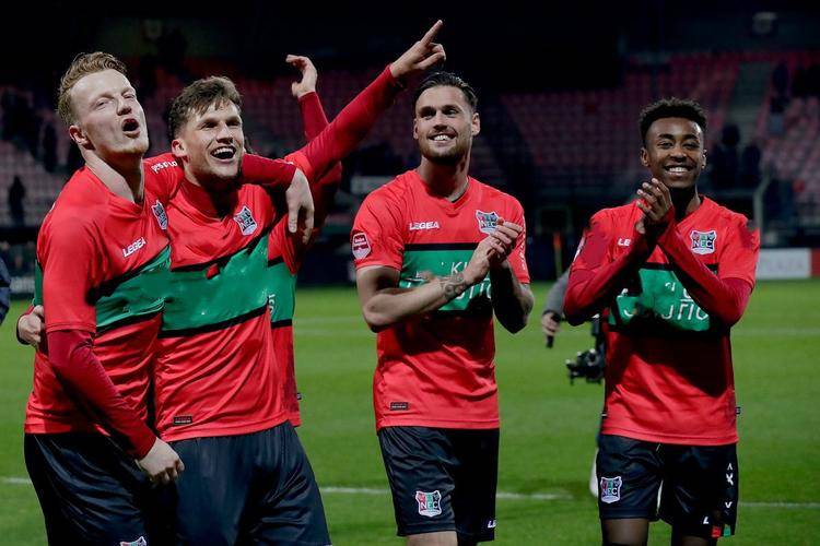 晋级次轮 晋级次轮